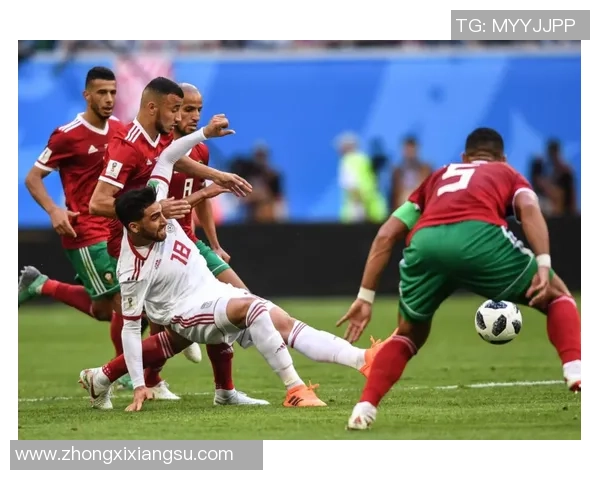 足球巨星低调现身快餐店亲自排队买肯德基引球迷热议